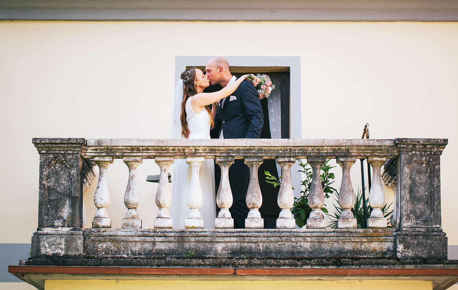 Hochzeitspaar beim Fotoshooting